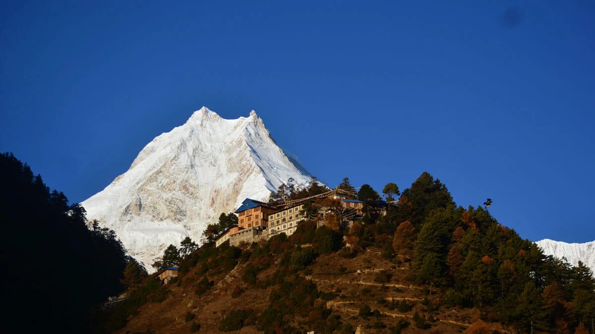 manaslu circuit trek