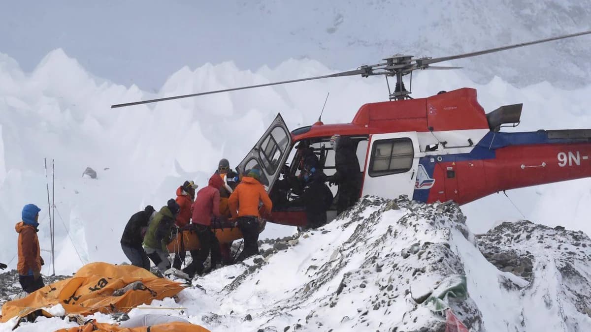 Everest Helicopter Rescue